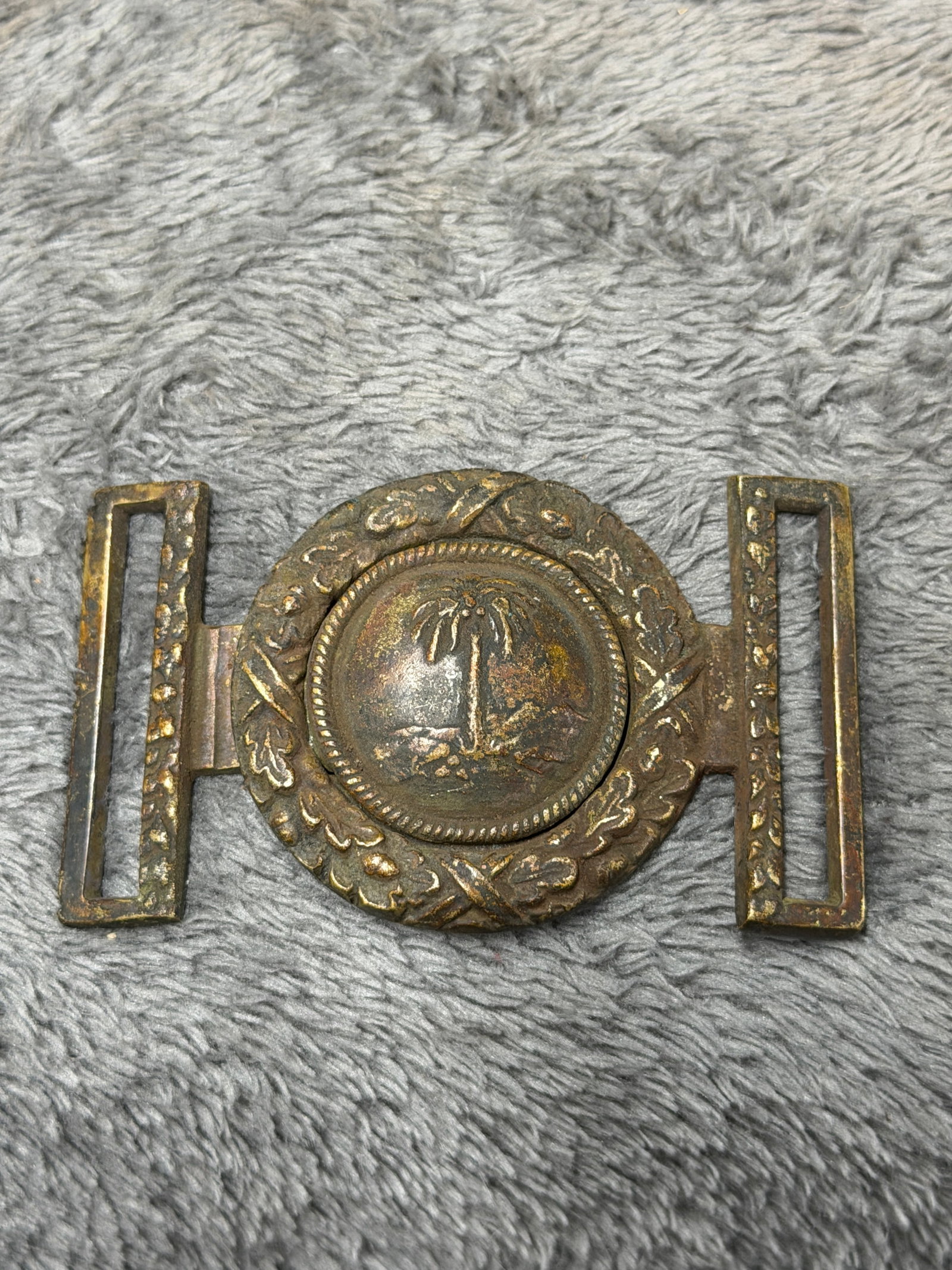 Civil War Confederate CSA South Carolina Palmetto 2-Piece Belt Plate Buckle: Offered is a Civil War Confederate CSA South Carolina-style two-piece belt plate buckle featuring a prominent raised palmetto tree on the circular center disc, surrounded by an ornate wreath and fitte