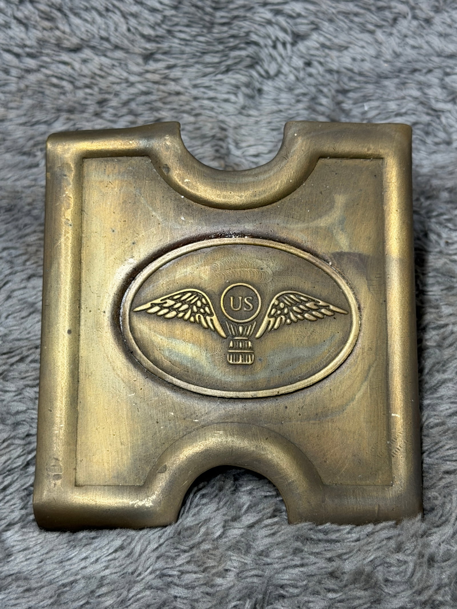 Rare 1881 Anson Mills U.S. Balloon Corps Belt Plate Winged Balloon Indian Wars Era: Offered is a scarce 1881 Anson Mills U.S. Balloon Corps belt plate dating to the late 19th-century Indian Wars era. This distinctive brass military belt plate features a raised oval centerpiece depict