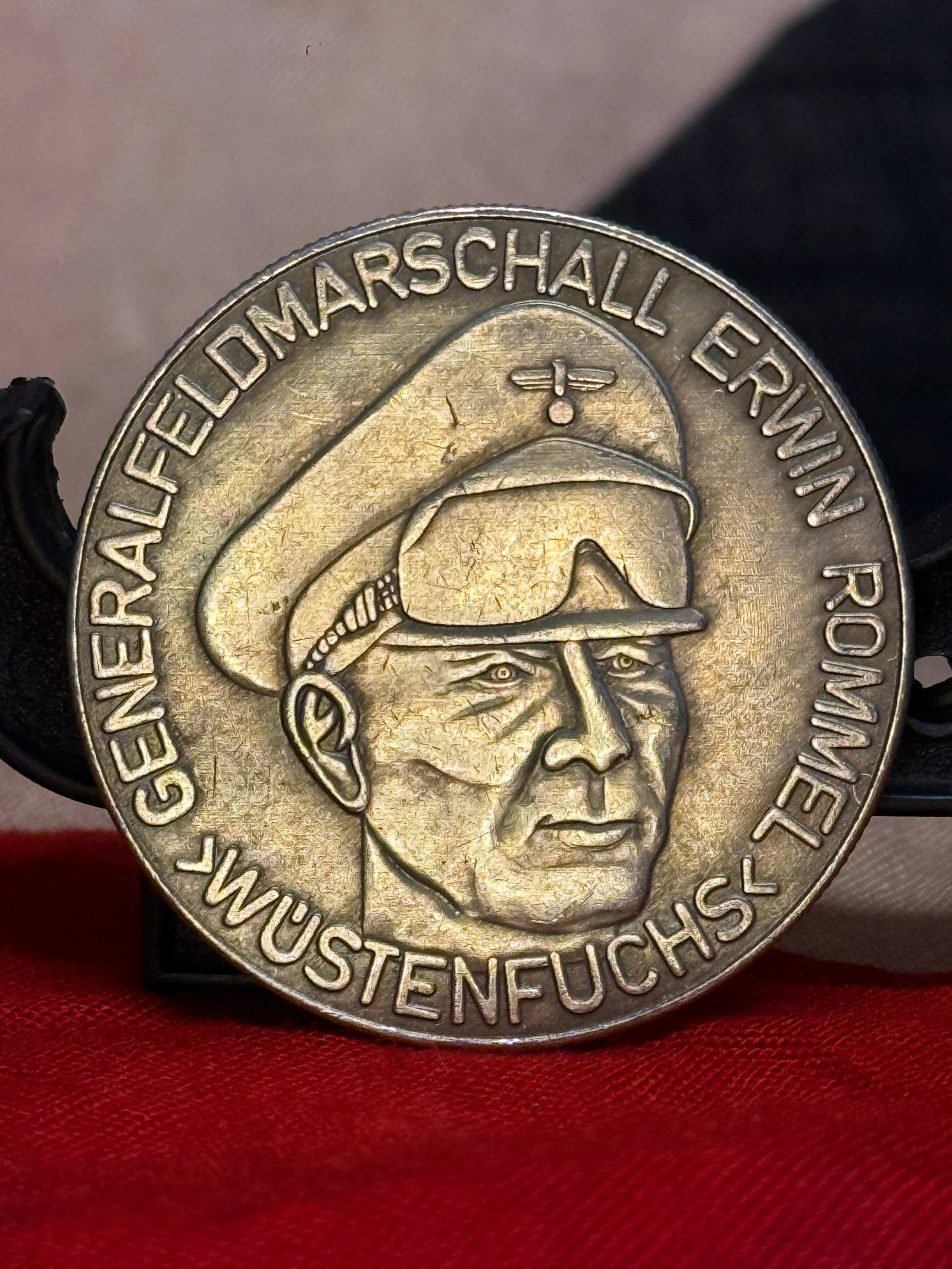 WW2 German Generalfeldmarschall Erwin Rommel Deutsches Afrikakorps Commemorative Medal: This commemorative medal features a detailed portrait of Generalfeldmarschall Erwin Rommel wearing his field cap, while the reverse depicts military vehicles and bears the inscription "Oberbefehlshabe