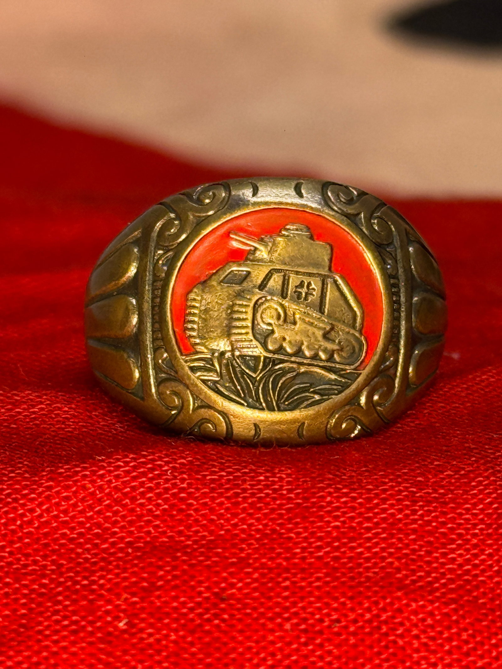 WWII German Panzer Tank Soldier 800 Silver Ring By Ges. Gesch.: This WWII German Panzer Tank Soldier 800 Silver Ring By Ges. Gesch. features a raised depiction of an armored tank set against a vivid red background, framed by ornate decorative borders and stylized 