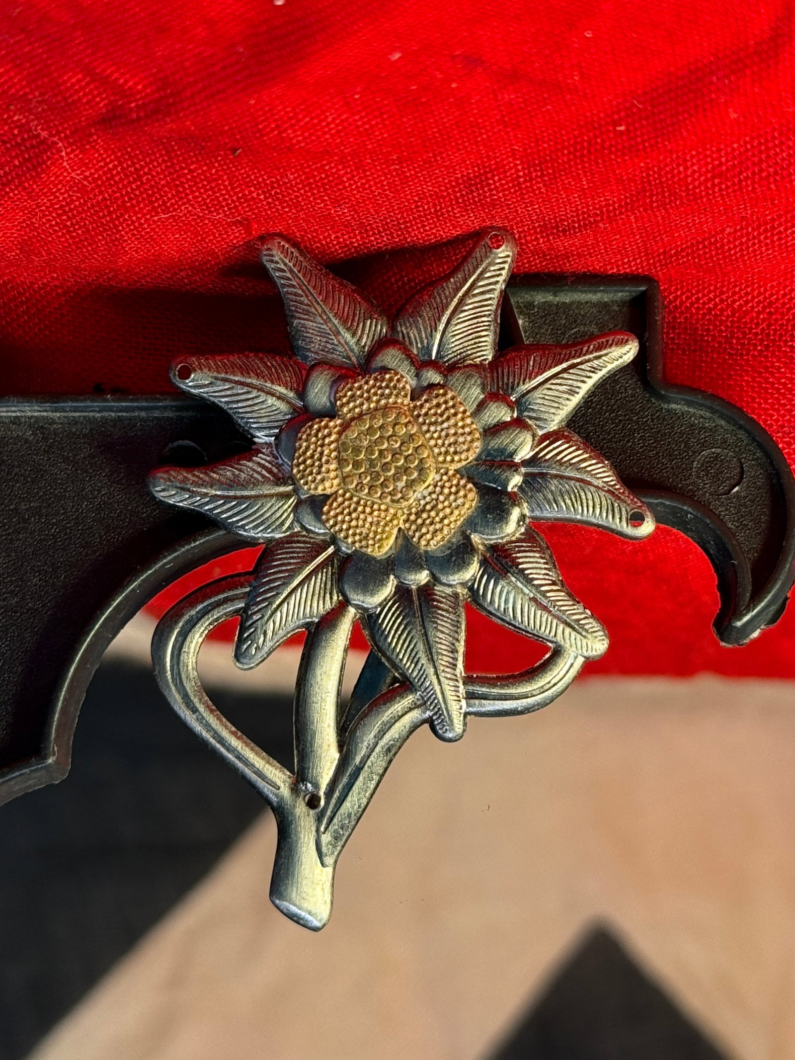 WWII German Gebirgsjäger Edelweiss Cap Insignia: This WWII German Gebirgsjäger (Mountain Troops) Edelweiss cap insignia features the iconic silver-toned edelweiss flower with a gilt-colored center and crossed climbing pitons behind the blossom. The
