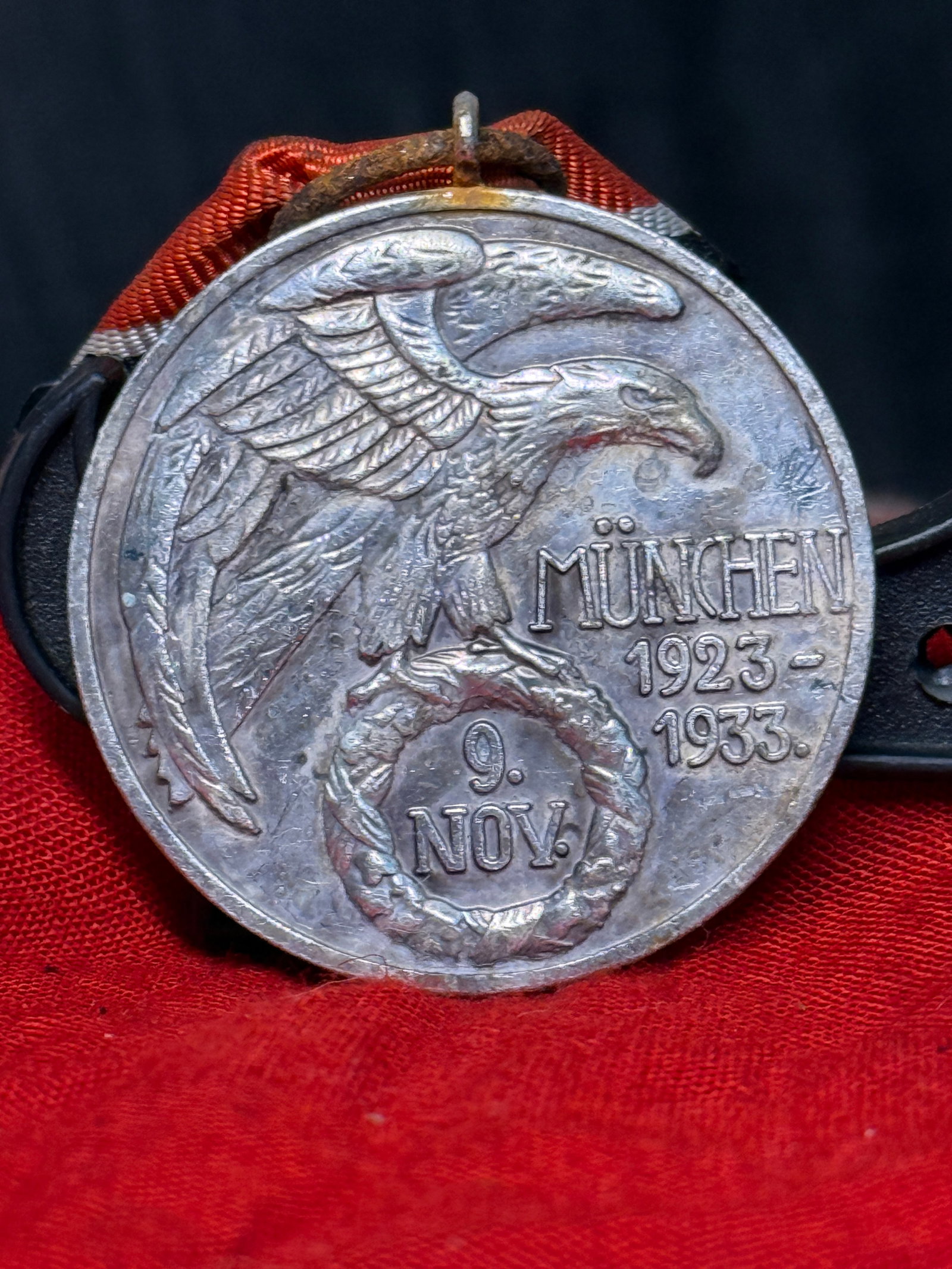 WWII German Munich 1923–1933 Beer Hall Putsch Commemorative Medal: This WWII German Munich 1923–1933 Beer Hall Putsch Commemorative Medal was issued to commemorate the tenth anniversary of the failed National Socialist Beer Hall Putsch of November 9, 1923. The obve