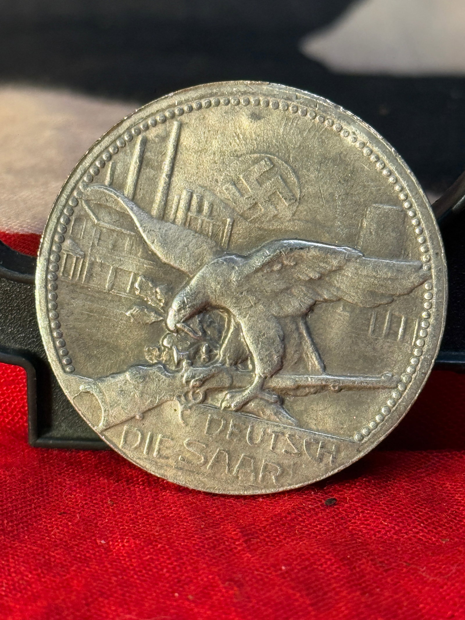 1935 German Commemorative Shooting Medal – Schützenverein "Tell" Pachten: This commemorative shooting medal was issued for the Befreiungsschießen (Liberation Shooting Competition) held in 1935 by Schützenverein "Tell" Pachten following the Saar plebiscite. The obverse dep