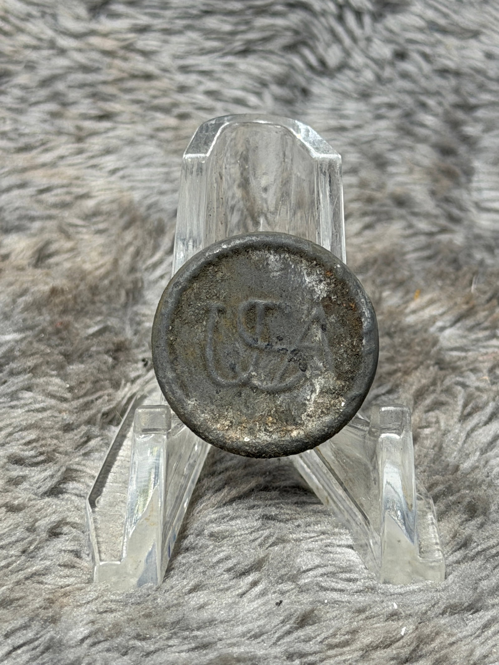 Revolutionary War Era USA Pewter Button Rope Border Military Button: Offered is a Revolutionary War-era style pewter button featuring raised intertwined “USA” lettering across the face and a distinctive rope-style border around the perimeter. The reverse retain