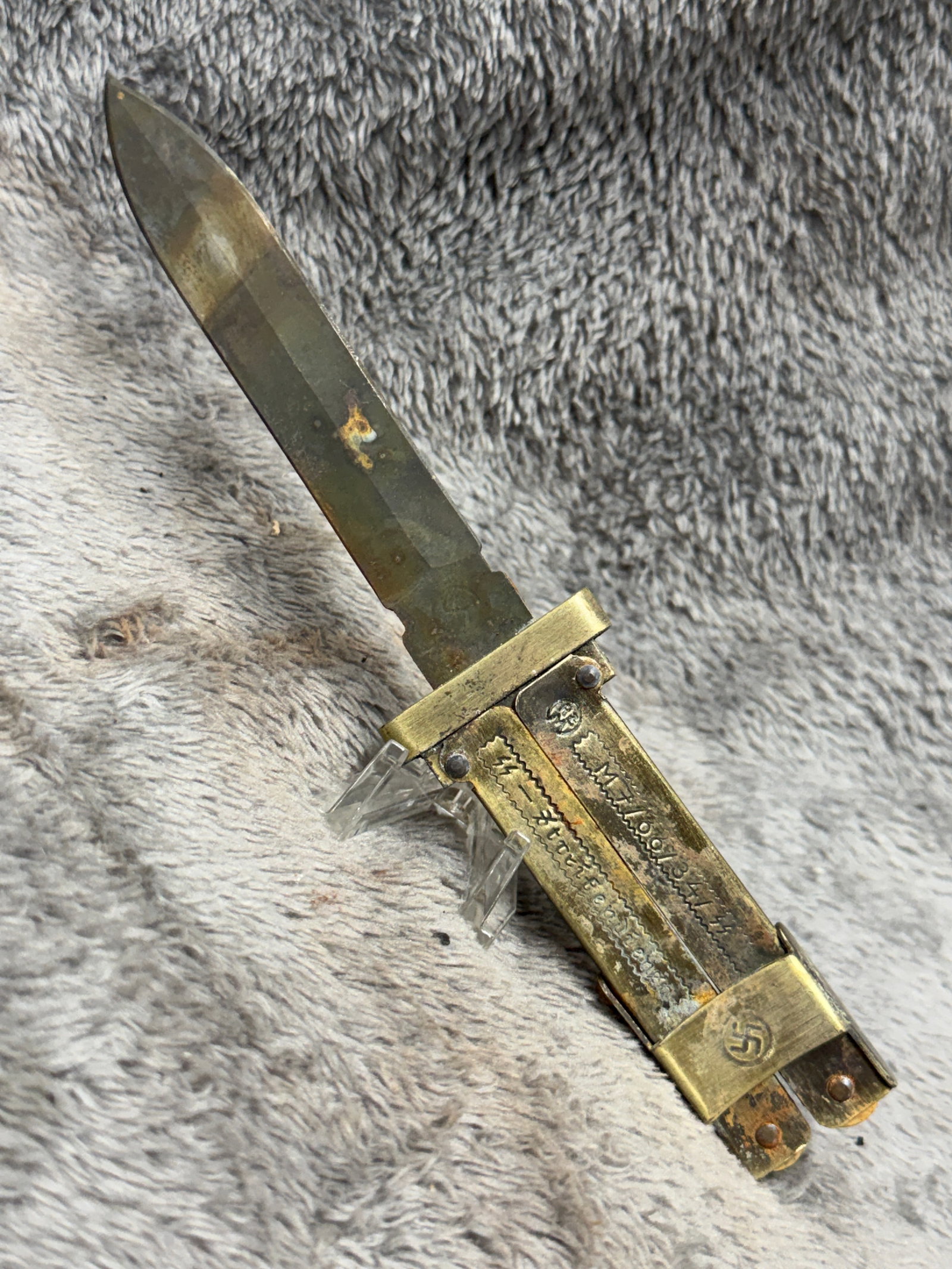 WWII German Paratrooper Fallschirmjäger Folding Gravity Knife with Swastika & SS Markings (1 of 6)