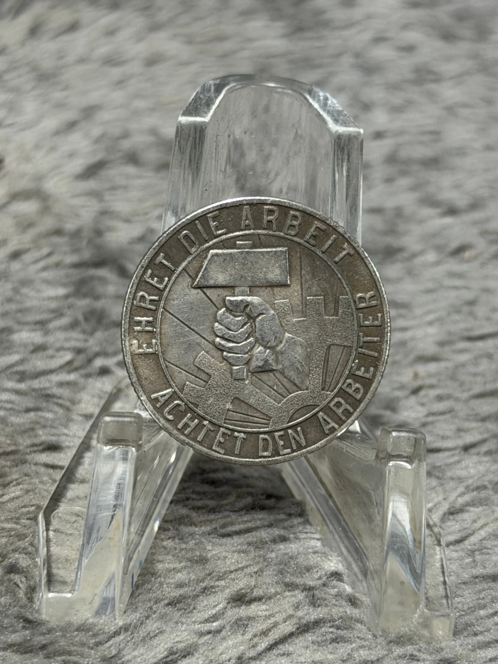 WWII German “Ehre die Arbeit – Achtet den Arbeiter?? Labor Commemorative Medal: Distinctive WWII-era German labor-themed commemorative medal featuring a strongly rendered industrial worker at center gripping a hammer, surrounded by factory and industrial imagery. The outer inscri