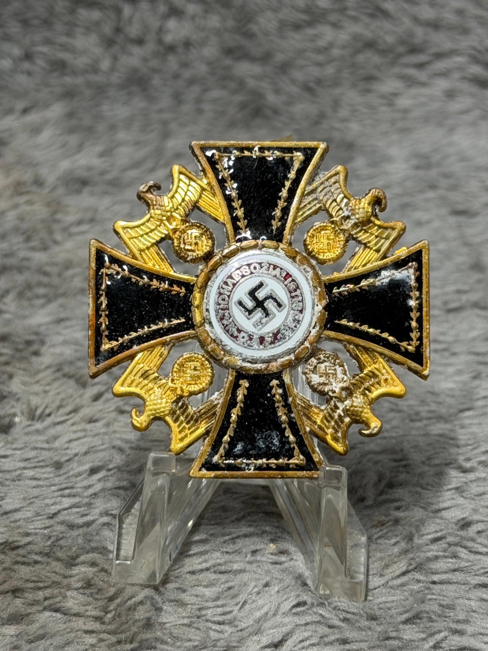 WWII German Third Reich Black Enamel Grand Cross Breast Star with Eagles & Swastika – München 9: Elaborate WWII German Third Reich decorative breast decoration featuring a large black enameled cross with gilt borders and fine gilt leaf detailing, superimposed over an ornate arrangement of four sp