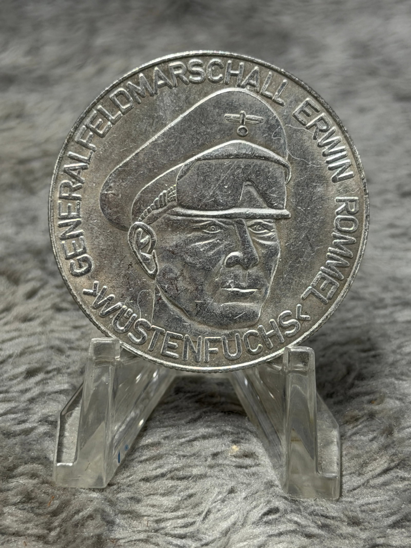 WWII German Generalfeldmarschall Erwin Rommel “Wüstenfuchs?? Afrika Korps Commemorative Medal: Striking WWII German-themed commemorative medal honoring Generalfeldmarschall Erwin Rommel, prominently depicting a uniformed portrait of Rommel wearing his peaked cap with the inscription “GENERALF