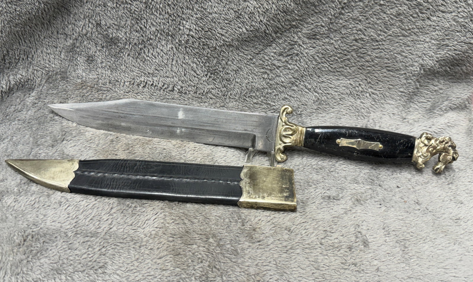 Civil War Era James Rodgers Royal Cutlery Sheffield Horse Head Bowie Knife with Sheath: Impressive Civil War era Bowie knife featuring a large clip-point steel blade, ornate brass-toned fittings, dark polished grip, decorative guard, and a highly detailed sculptural horse-head pommel. Th
