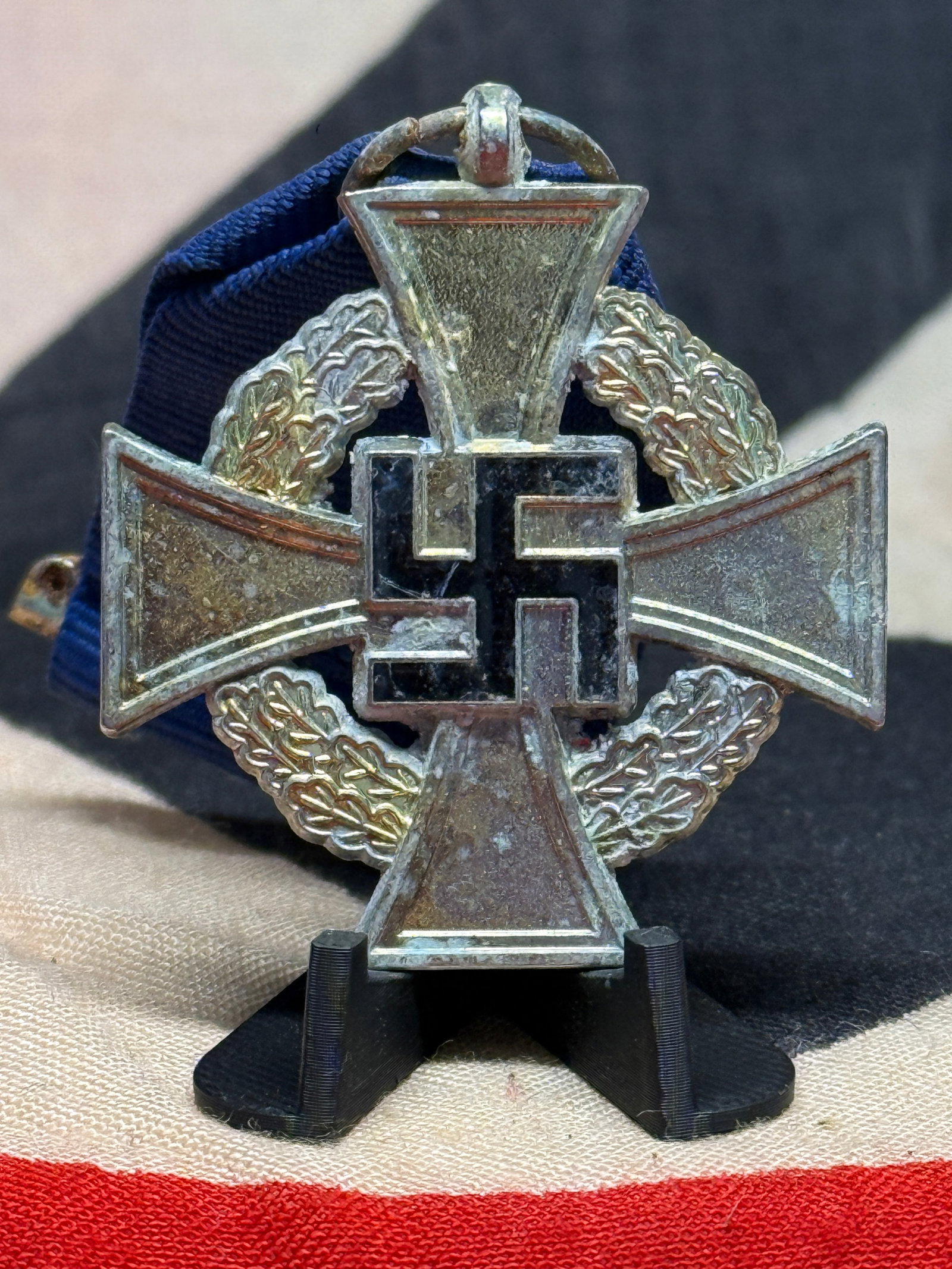 WWII German Third Reich 25-Year Faithful Service Cross with Blue Ribbon: This WWII German 25-Year Faithful Service Cross, known as the Treudienst-Ehrenzeichen für 25 Jahre, represents the silver-grade long-service decoration instituted during the Third Reich for qualifyin