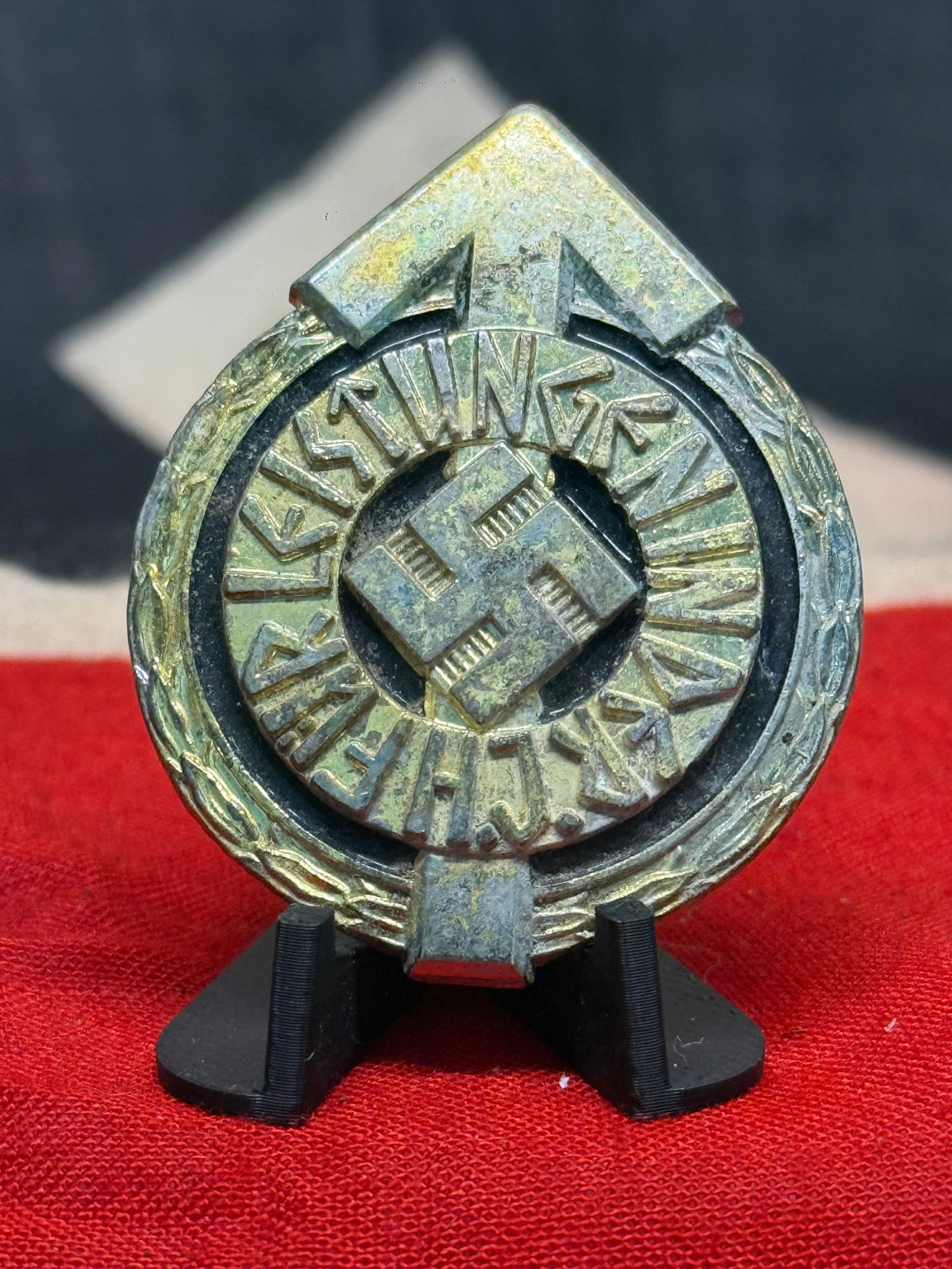 WWII German Hitler Youth Leader’s Sports Badge in Gold – RZM M1/101, No. 2223: An elaborate oval Hitler Youth Leader’s Sports Badge in Gold (Goldenes Führersportabzeichen der HJ) featuring a central swastika surrounded by the raised inscription “FÜR LEISTUNGEN IN DER HJ&rd