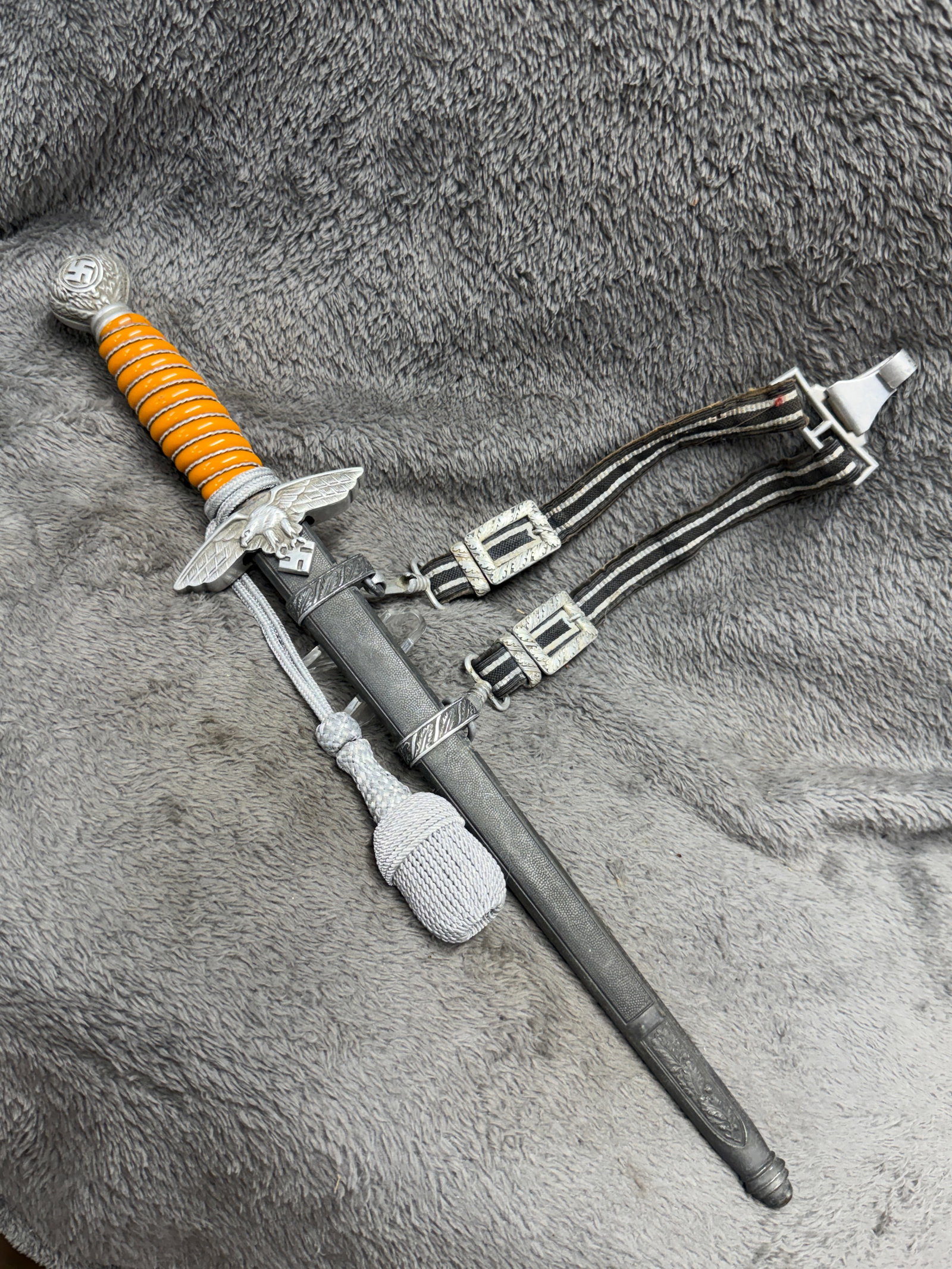 WWII German Luftwaffe Officer Dagger with Orange Grip, Portepee, Scabbard & Hangers (1 of 12)