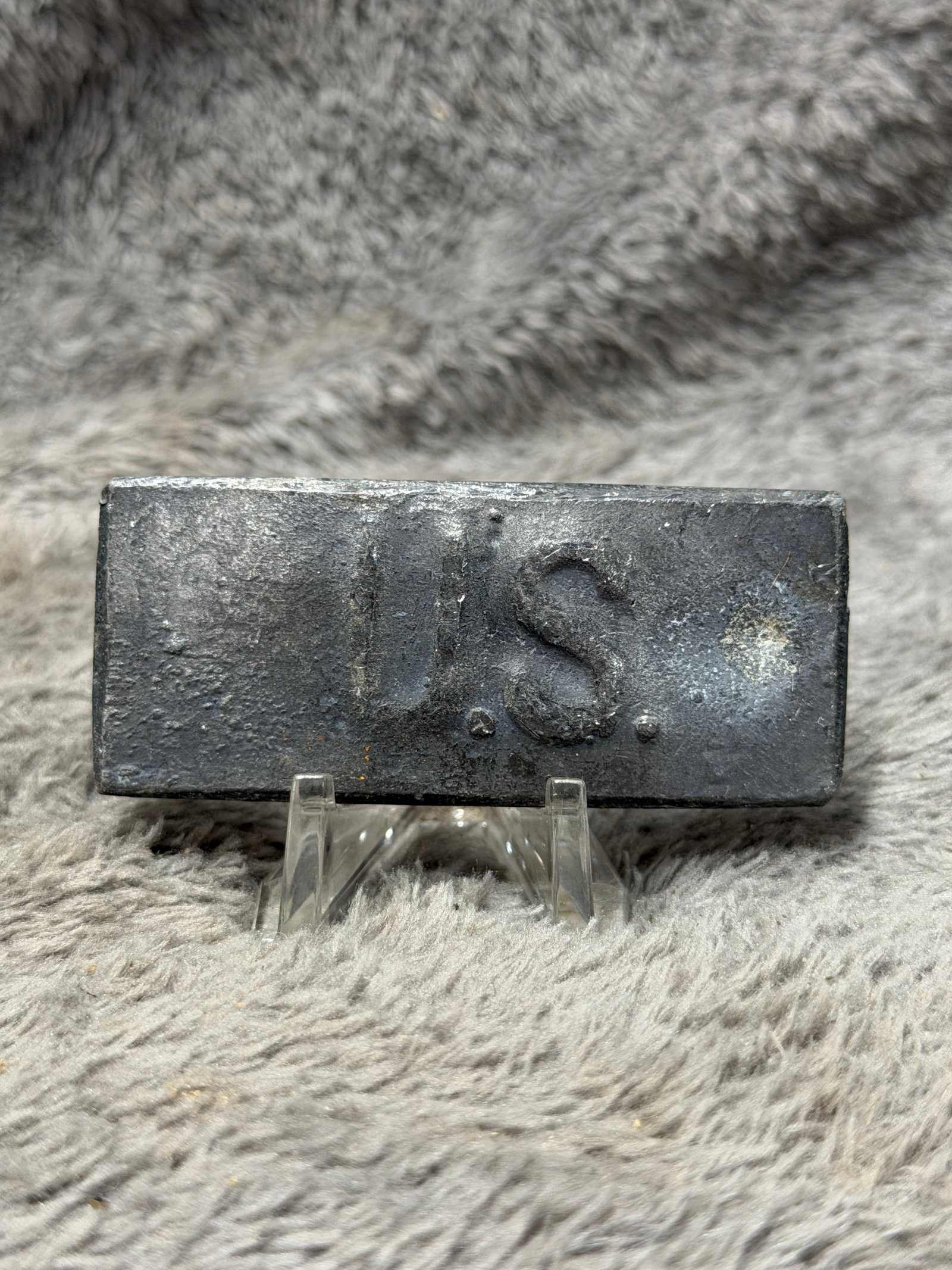 Civil War Union U.S. Rectangular Belt Plate – Raised US Field-Made Style: Civil War-era U.S. military rectangular belt plate featuring raised “US” lettering prominently applied to the face. The plate has a notably heavy, thick construction with a simple utilitarian 