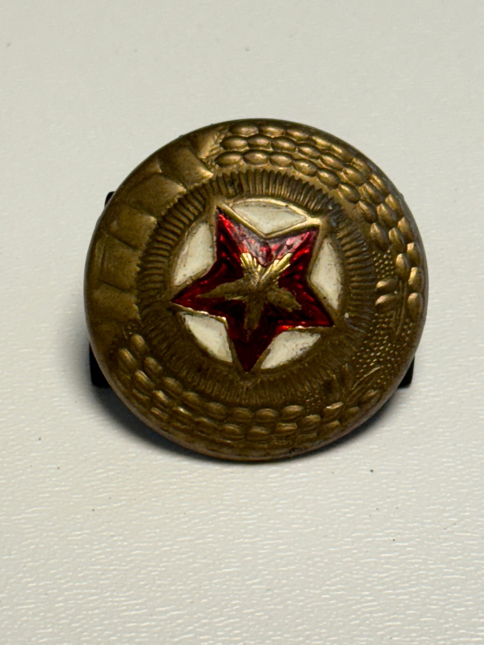 WWII Soviet Red Army Officer Cockade Cap Badge – Red Star Hammer & Sickle: WWII Soviet Red Army military cap cockade featuring a circular brass-toned construction with a prominent red enameled five-pointed star at the center, bearing the traditional Soviet hammer and sickle 