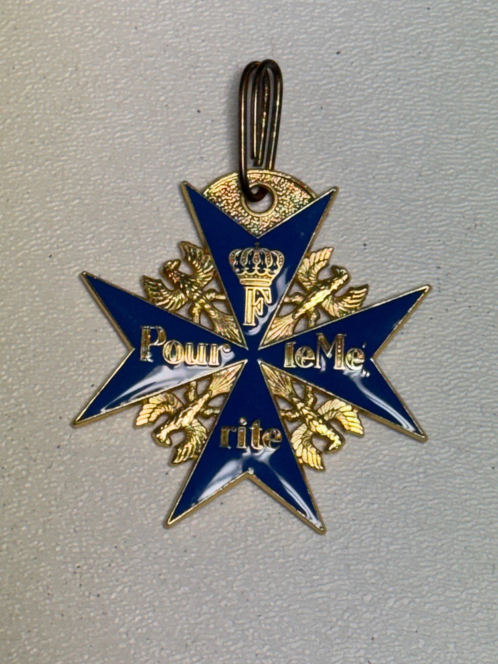 Imperial German Prussian Pour le Mérite “Blue Max?? Order Medal: Impressive Imperial German Prussian Pour le Mérite decoration, popularly known as the “Blue Max,” displaying the celebrated blue enameled Maltese cross design with gilt detailing and four Pru