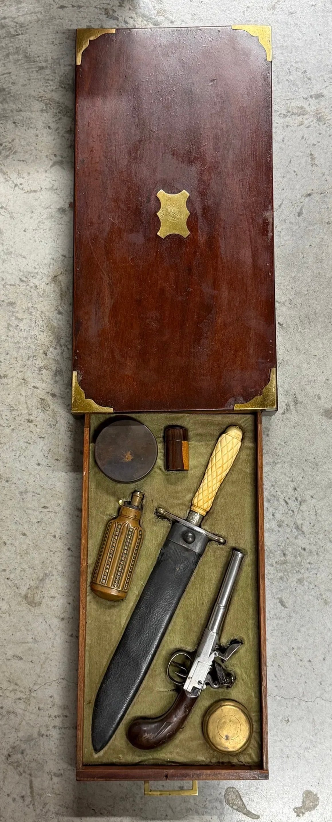 1826 Cased Gentleman’s Flintlock Pistol & Bowie Knife Traveling Set: Exceptional early 19th-century gentleman’s cased traveling set centered around a finely constructed flintlock pistol and large Bowie-style fighting knife, accompanied by period accessories and house