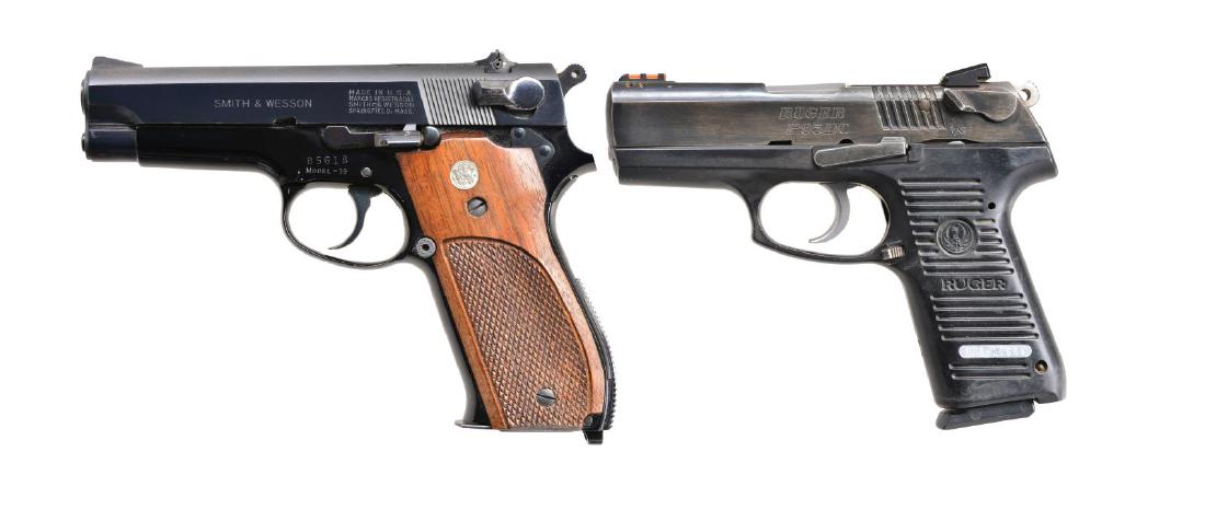 2 PISTOLS: SMITH & WESSON AND RUGER.: 1) S&W 39 PISTOL. Cal. 9mm. S# 85618. 4" bbl. Adj. rear sight w/ ramp style front sight. Blued frame & slide. Checkered walnut grips w/ S&W logo. MAG.: 1-8 rd. CONDITION: pistol retains 90% original b