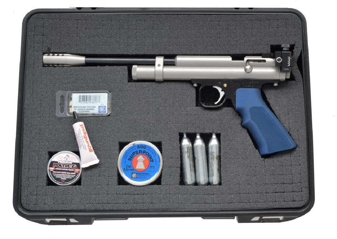 LOT OF 4 TARGET & AIR PISTOLS.: 1) CROSMAN 2300S CO2 TARGET PISTOL. Cal. .177 / 4.5mm Pellet. 520 FPS. NSN. Bbl. 10.1" fixed Lothar-Walther choked Match bbl. CO2 powered bolt action single shot. Blued bbl. Satin silver finished rece