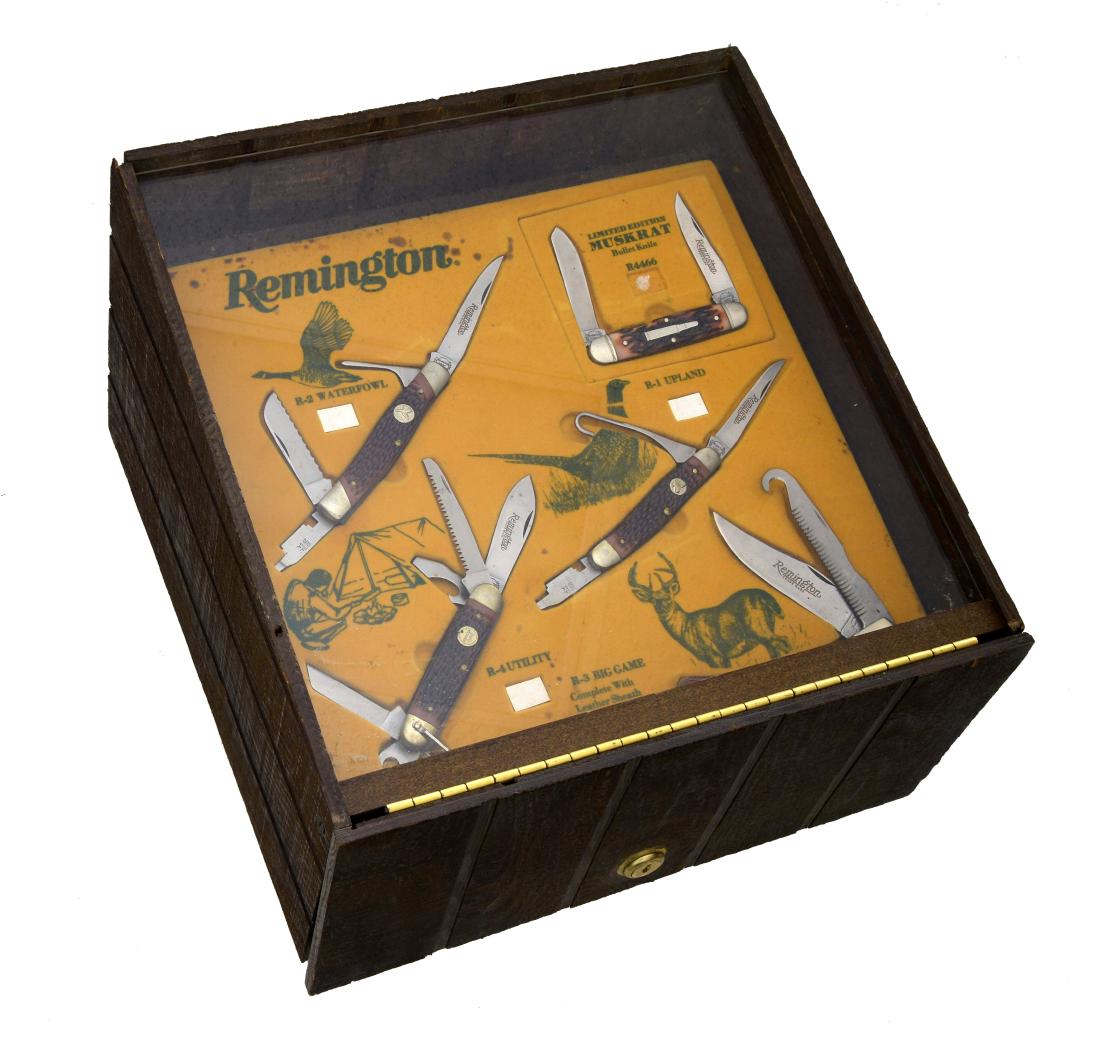 REMINGTON SALESMAN KNIFE DISPLAY CASE.