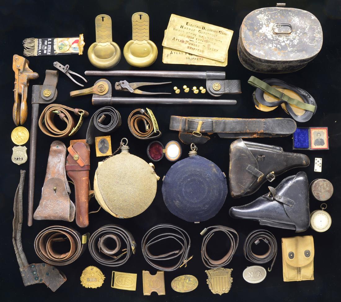 GROUP OF VARIOUS MILITARY ACCOUTREMENTS.