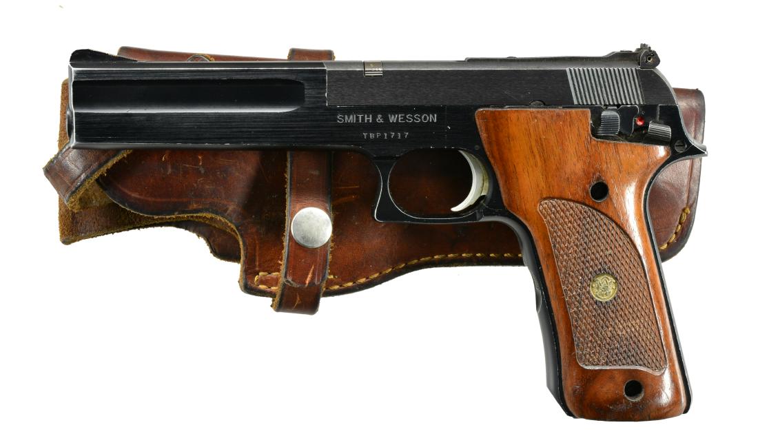 SMITH & WESSON MODEL 422 SEMI AUTO PISTOL.: Cal. 22 LR. S# TBP1717. Bbl. 6". Ramp front sight w/ adj. rear sight. Alloy frame w/ steel slide. 2 Piece checkered walnut grips. MAGS: 2 detachable 10 rd. UNATTACHED ACCESSORIES: S&W marked leather h