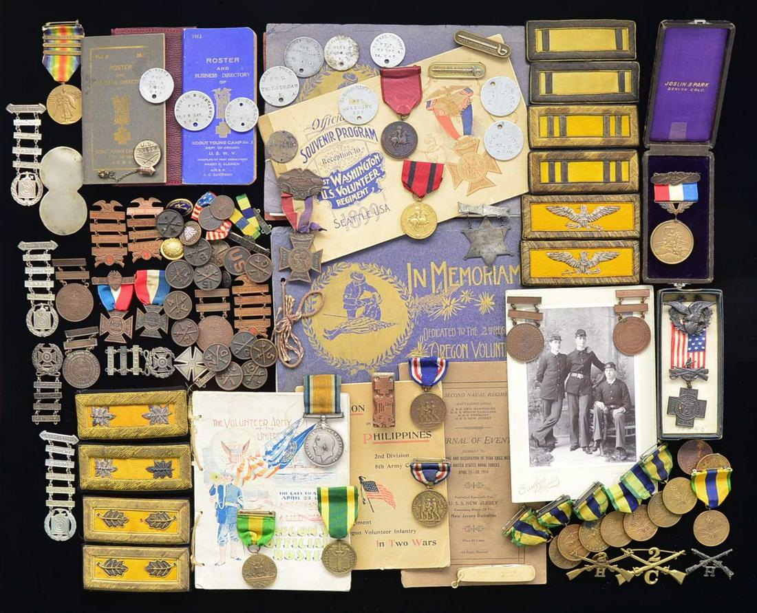 GROUP OF MOSTLY US MEDALS, PINS, SHOULDER STRAPS,: COLLAR DISKS, DOG TAGS & MORE. This lg. & varied lot consists of 13 WWI US collar disks from various units. / 10 WWI dog tags. / 3 Span-Am period crossed rifles insignia. / 7 Numbered US Mexican servi
