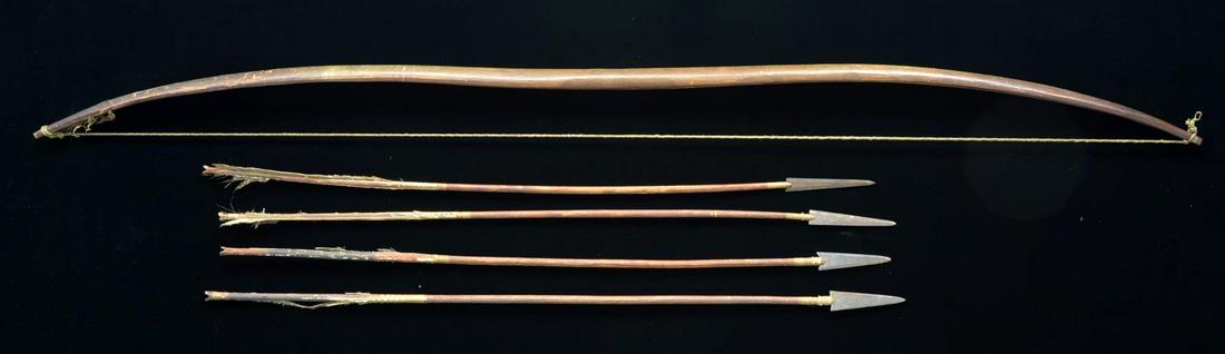 PLAINS INDIAN BOW AND ARROWS.: 19th Century, 45” carved bow w/ sinew bowstring, 4 arrows 27"-30” each w/ metal tips attached w/ sinew. These are attractive Indian War survivors. CONDITION: good to very good overall. Bow is soun