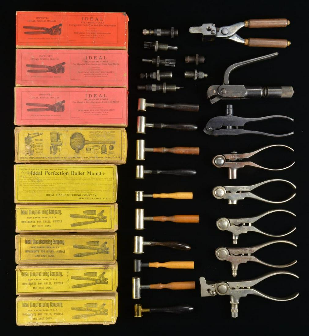 30+ LOADING TOOLS & 10+ BOXES.: 30+ LOADING TOOLS. 1 Ideal No. 310 loading tool cal. 222. Near new in original 2 piece orange box. / 1 Ideal No. 310 loading tool w/out seating chamber. Reblued & showing scattered pitting. / 1 Ideal