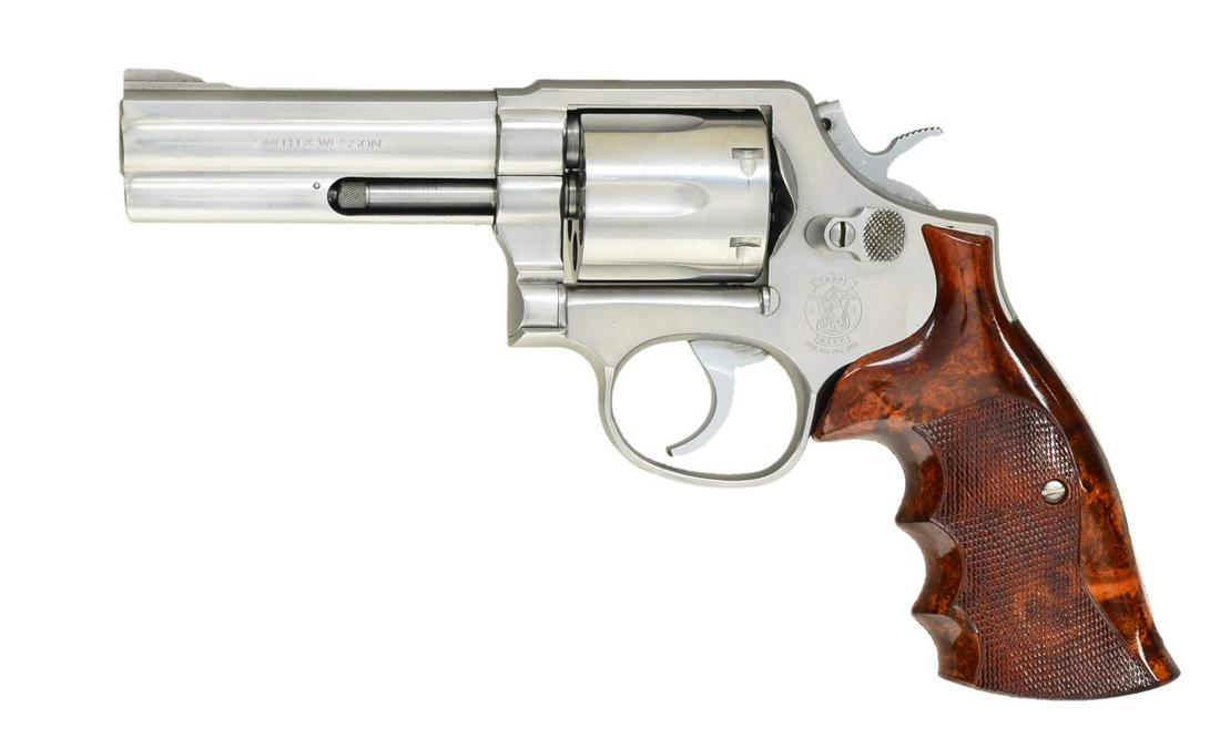 DELAWARE STATE POLICE SMITH & WESSON MODEL 681 DA: REVOLVER. Cal. 357 Mag. S# AAJ9497. Bbl. 4" w/ rib & full lug. Lowered serrated ramp front sight. 6 Shot fluted cyl. Stainless steel square butt K frame 3 screw action. Checkered service hammer w/ smo