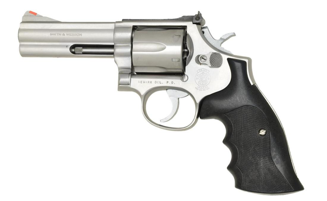 NEWARK DELAWARE PD SMITH & WESSON MODEL 686 DA: REVOLVER. Cal. 357 Mag. S# AAF6526. Bbl. 4" w/ rib & full lug. Red ramp front sight w/ square notch adj. rear sight. 6 Shot fluted cyl. Stainless steel square butt K frame 3 screw action. Left side of