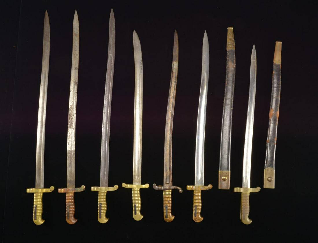 6 US SABER BAYONETS & 1 FRENCH SABER BAYONET.: 1) Overall length: 30 1/8". Blade length: 25 1/4". US M1841 bayonet w/ a single fullered Yataghan blade marked â€œ1861” on the ricasso. Solid brass hilt stamped â€œ1618” on the fla