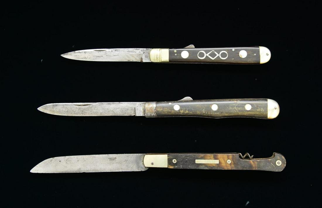 3 ANTEBELLUM FOLDING KNIVES.: 1) 9.5" Overall, 4.25" â€œSHEEHAN / SHEFFIELD” marked blade w/ King William IV cipher. Horn slabs, mother of Pearl bolsters. CONDITION: good to very good overall, slightly loose & will not l