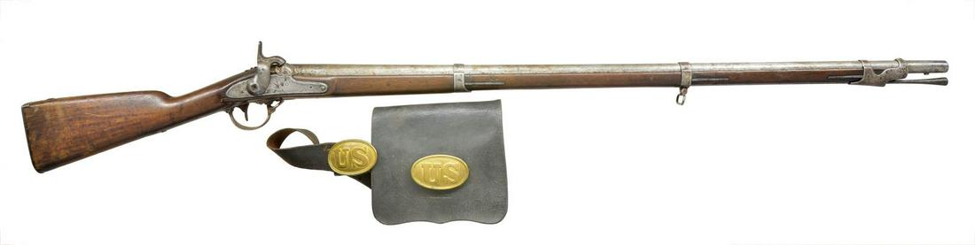 CAPTURED HARPERS FERRY MUSKET FROM APPOMATTOX,: FERRY WITH CARTRIDGE POUCH HAVING PROVENANCE TO MAINE CIVIL WAR SOLDIER. Cal. 69. NSN. 42" rnd. bbl. secured by 3 spring retained bands has "V" "P" & eaglehead proofs at breech end. Percussion lock is