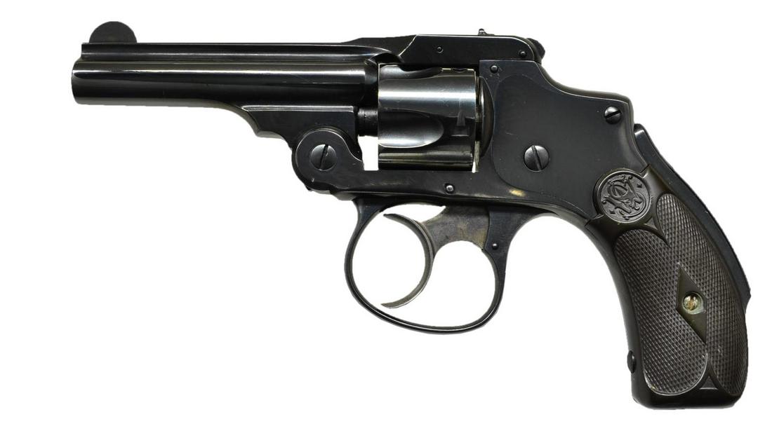 S&W 32 SAFETY HAMMERLESS "LEMON SQUEEZER": REVOLVER. Cal. 32 S&W. S# 64349. Bbl. 3" (most common) w/ pinned blade front sight plus notch on latch at rear. Mfg. as First Model from 1898-1902 w/ blued finish & thumb actuated rocker bbl. latch. O