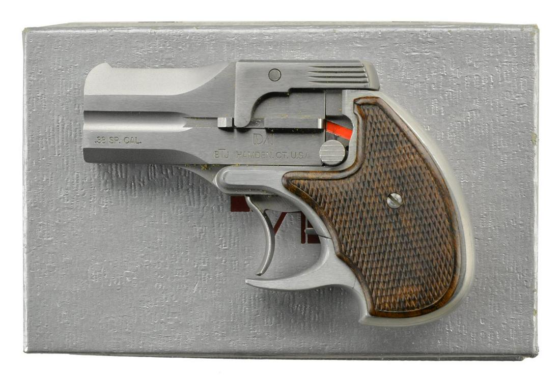 BJT 38 SPECIAL STAINLESS MODEL DA DERRINGER: Cal. 38 Special. S# 008370 Bbl. 3" Stainless steel double barrels & aluminum frame. Single trigger w/ no exposed hammer. Top-strap lock / extractor. Left side sliding safety. Brown checkered grips. Fi
