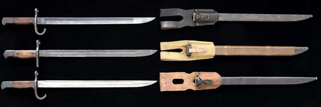 3 JAPANESE TYPE 30 BAYONETS.: 1) NATIONAL DENKI UNDER KOKURA SUPERVISION BAYONET WITH SCABBARD & BROWN LEATHER FROG. S# 25541. Blued fullered blade. Hooked quillon. Bird's head pommel. Contoured wrap around grips w/ rivets. CONDIT