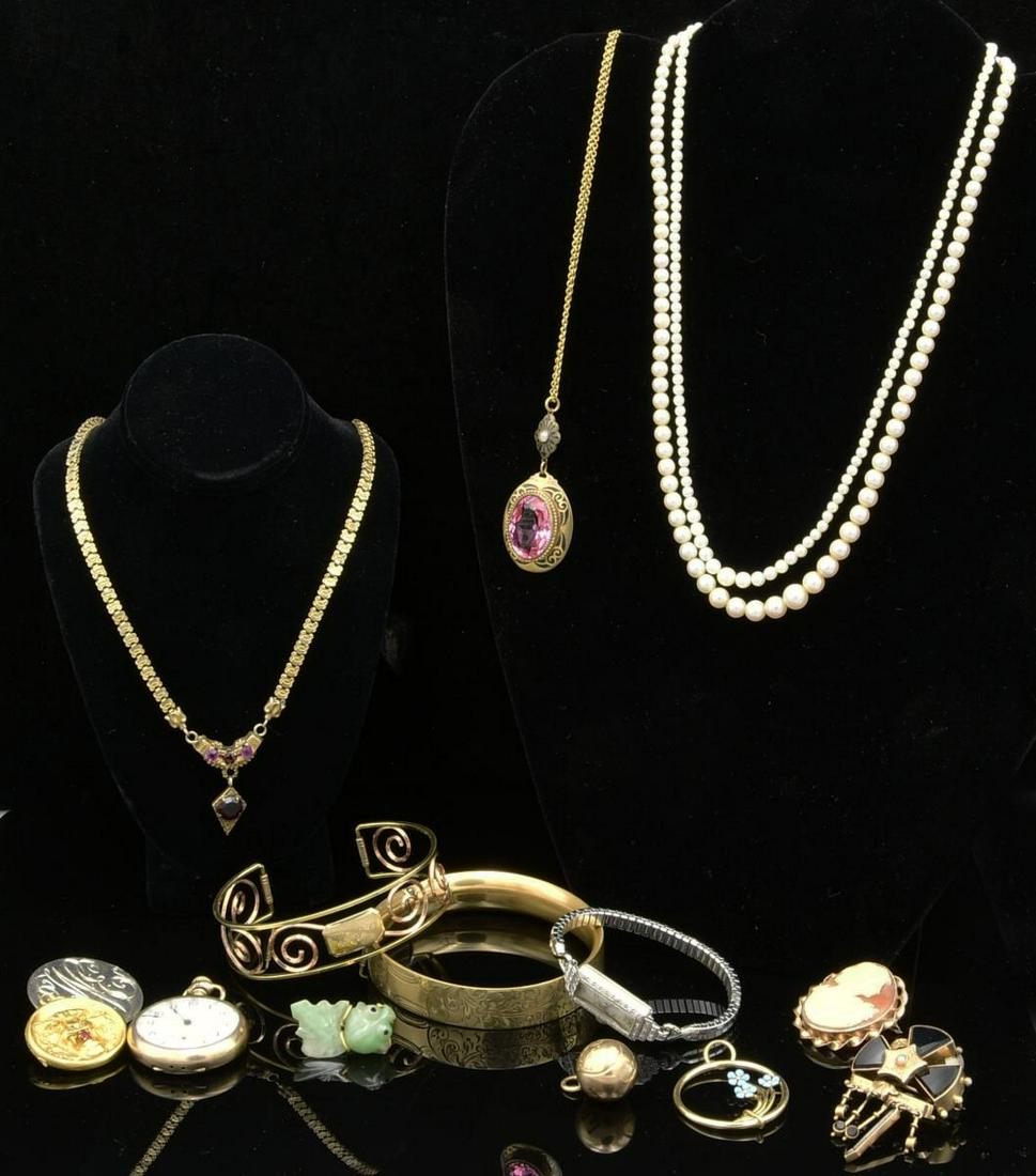 LOT OF ANTIQUE AND VINTAGE JEWELRY. (1 of 2)