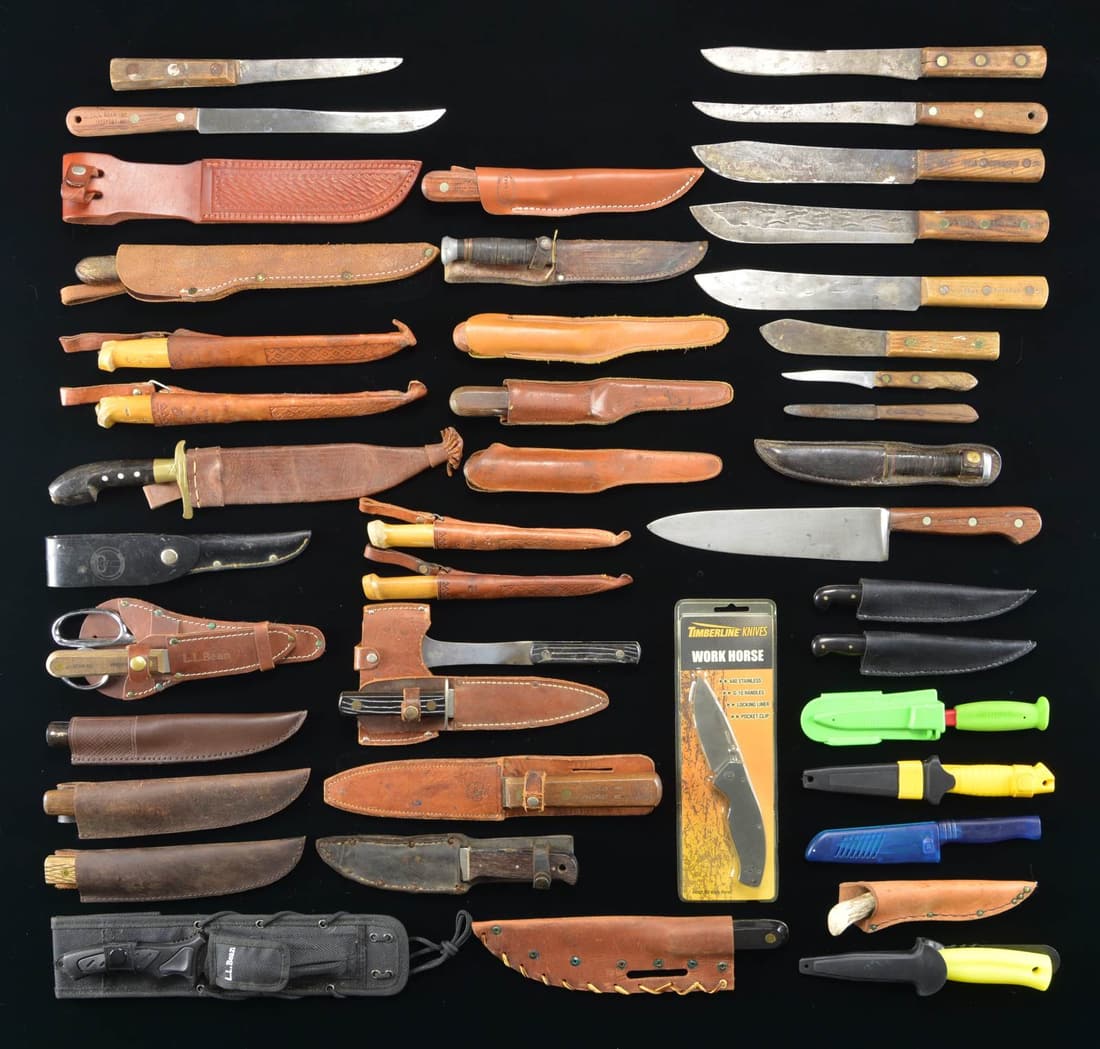 40+ FIXED BLADE KNIVES.: Large assorted of fixed blade knives including camp knives, skinner knives, utility knives & others. Balance have no maker's marks. Notable items include, but not limited to: 6 LL Bean marked camp kni