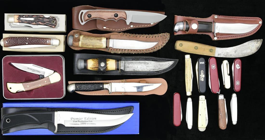 LARGE GROUP OF ASSORTED KNIVES.: Notable items include a Colt CT-3 Hunter Premier Edition First Production Run 1994 (#315/500), Spyderco C15GPS Terzuola, Winchester 2007 Limited Edition "King Buck", 2 Remington folders in boxes, 15 m