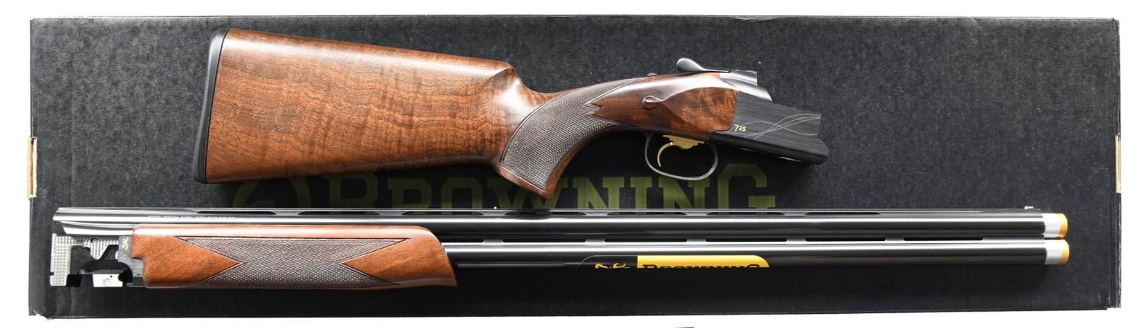 BROWNING CITORI 725 S3 SPORTING O/U SHOTGUN.: Cal. 12 Ga., 2 3/4" & 3". S# BRJP14084YM131. Mfg. by Miroku w/ 32" VR bbls. Invector DS choke tubes: full set of 5 included. Ivory front & mid beads. Low luster blued receiver w/ gold accented engravi