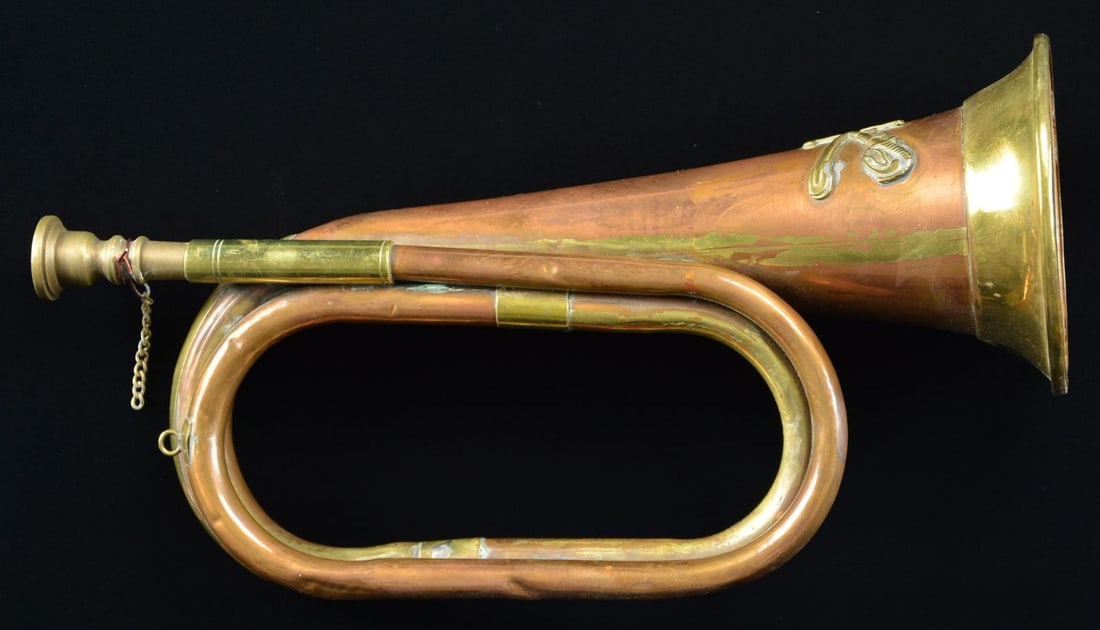 UNMARKED US STYLE BUGLE WITH: 7TH CAVALRY INSIGNIA. Overall: 11 3/4". Brass construction w/ copper plating. Bell has US 7th Cavalry Co. A insignia. CONDITION: good overall showing copper plating fading on edges, numerous dents alo