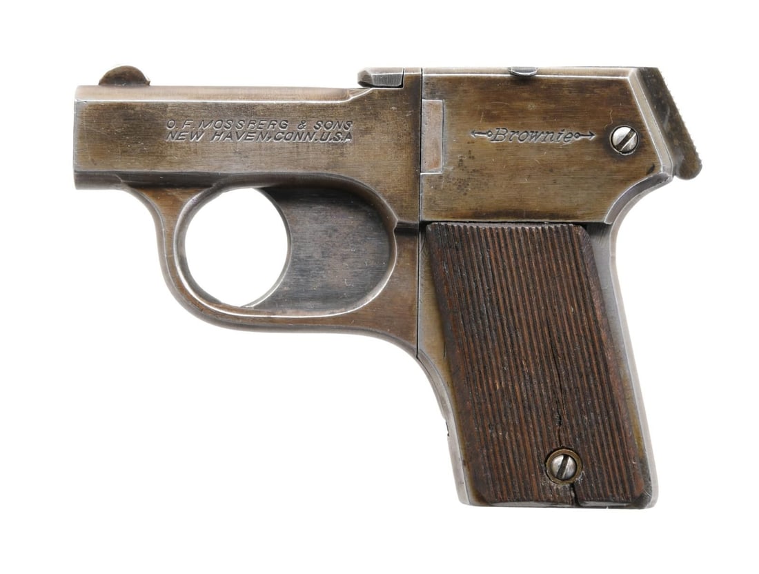 MOSSBERG BROWNIE 4-BARREL PISTOL.: Cal. 22 LR. S# 11275. Bbl. 2 1/2". Brownie 4-bbl. pistol mfg. by Mossberg & Sons. The left side of the bbl. is marked with Mossberg's mfg. information, with the patent information marked on the right.