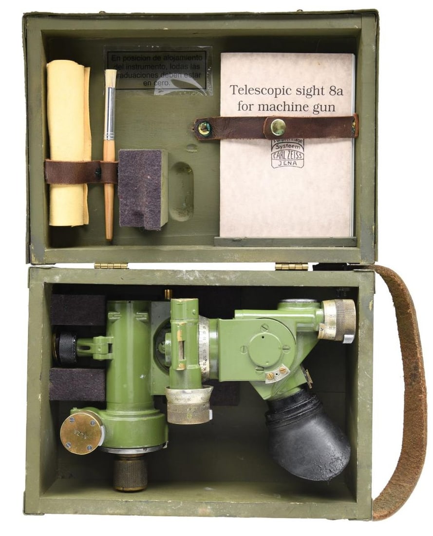 ZEISS 8A MACHINE GUN SCOPE LOT.: This is a Carl Zeiss 8A 5x25 scope for the Colt Argentine 1928 water cooled machine gun. The scope has an arsenal rework green enamel finish & is numbered 0910. Triangle reticle. Included w/ scope are