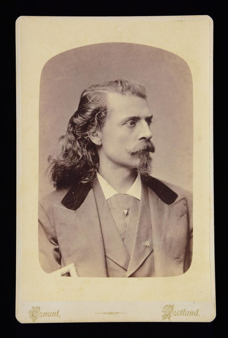 RARE CABINET CARD PORTRAIT OF "CAPTAIN JACK": CRAWFORD WITH OUT HIS TRADE MARK HAT. Conant, Portland, Oregon photo showing a well dressed Crawford in suit with masonic pin on lapel. CONDITION: very good. PROVENANCE: Martin Lane Historic & Western