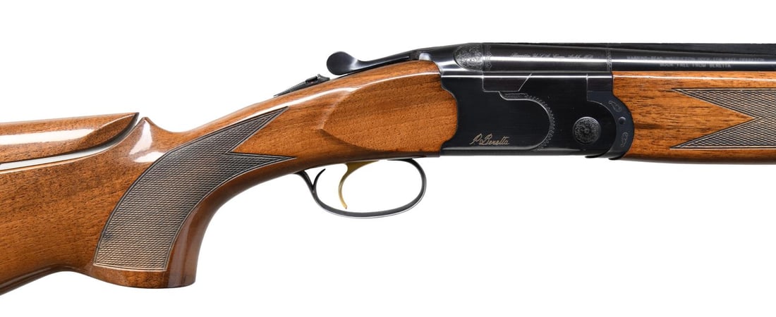 BERETTA 686 ONYX SPORTING O/U SHOTGUN.: Cal. 12 ga. 2 3/4" & 3"S# N0313B. Bbls. 28" with a 1/2" wide vent rib. White target front sight with white mid bead. Interchangeable chokes; two skeet chokes included. Blue scalloped boxlock action. G