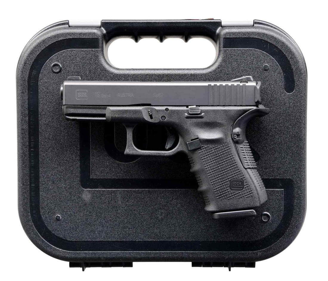 GEN4 GLOCK 19 SEMI AUTO PISTOL.: Cal. 9x19. S# VFU531. Bbl. 4". Yellow dot front sight. Replacement white dot rear sight. Austrian-made Gen 4 Glock 19 pistol. Matte black finish. Slide has an added backplate. Polymer frame with acces