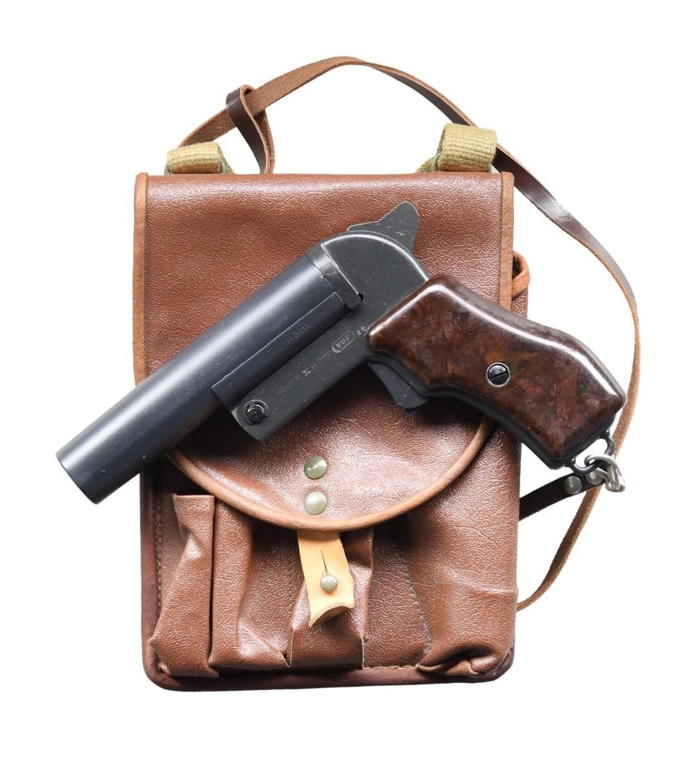 CZECH VZ.44 26.5MM FLARE PISTOL WITH LEATHER BAG.: Model vz.44 single shot break action flare pistol mfg. under license from the Soviet Union in Czechoslovakia in 1969. Left side of the frame is marked "she69 (CROSSED SWORDS) H3111", followed by "VOP"