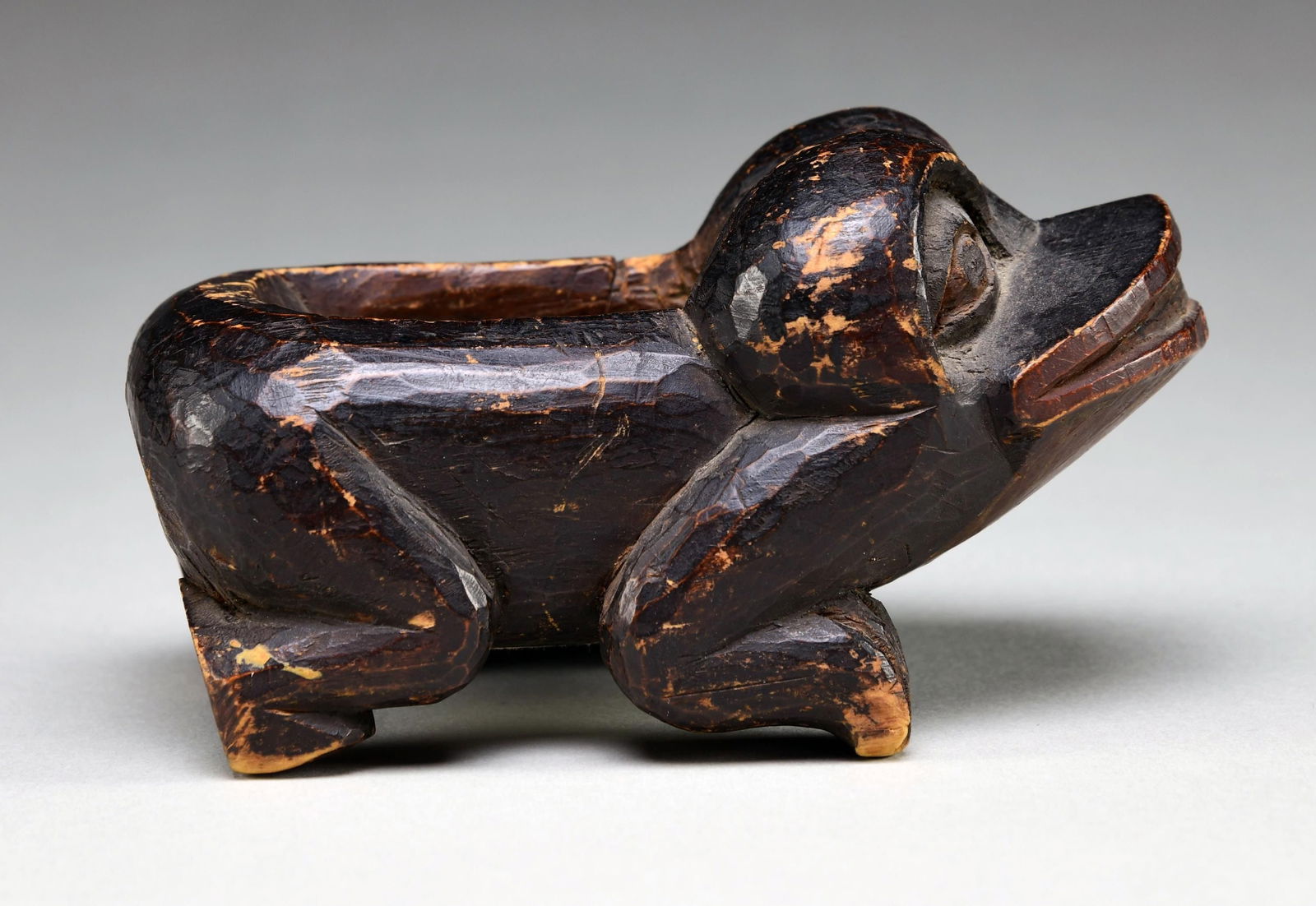 NORTHWEST COAST TLINGIT CARVED FROG BOWL. (1 of 3)