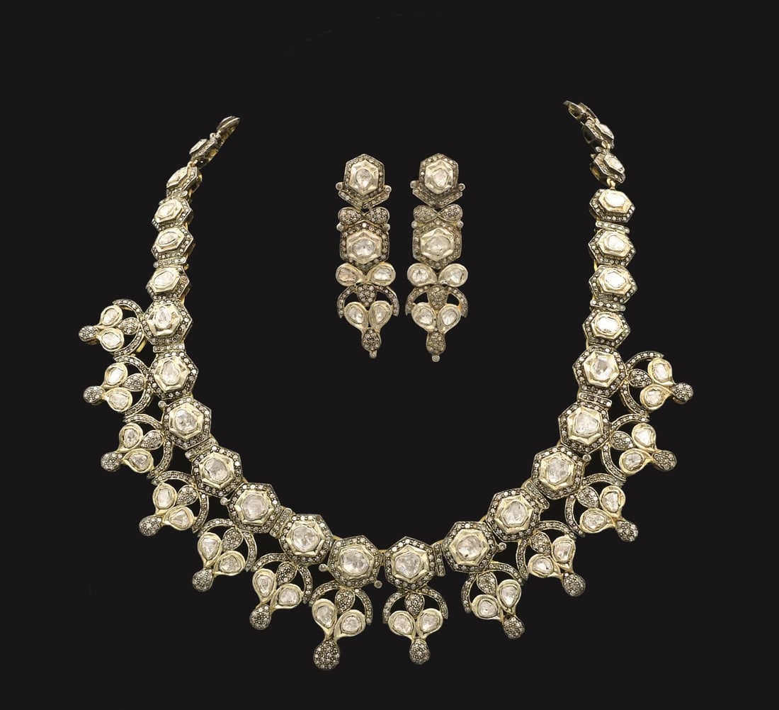 SUITE OF DIAMOND JEWELRY INCLUDING NECKLACE WITH: EARRINGS. This necklace contains 33 table cut diamonds that are graduated from 3.53mm at the clasp to 5.80mm at the center with drops on the forward most 13 stations that contain 26; two on each drop.