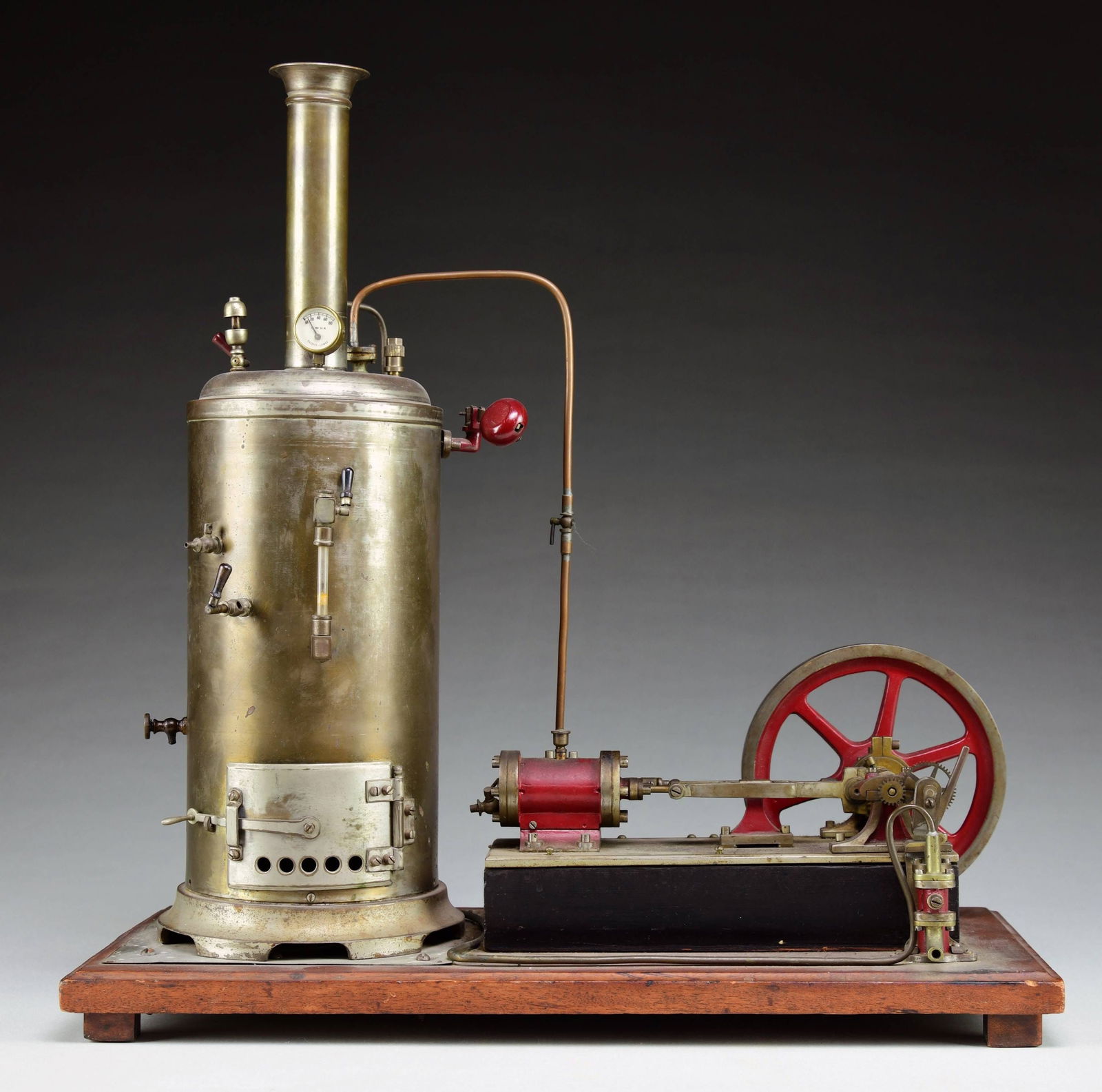 WORKING STEAM ENGINE MODEL. (1 of 3)